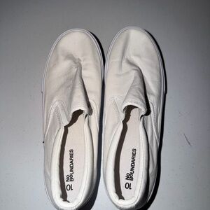 No Boundaries White Slip-On Shoes Size 10 Women’s